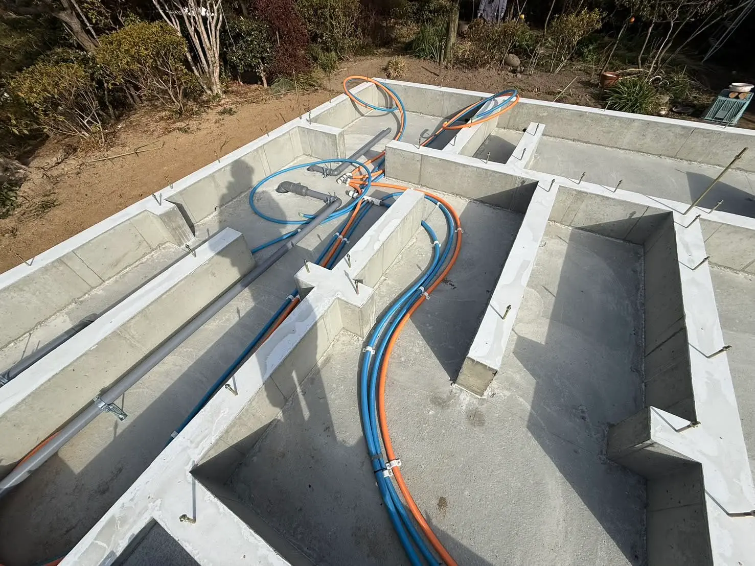 管工事施工中の様子