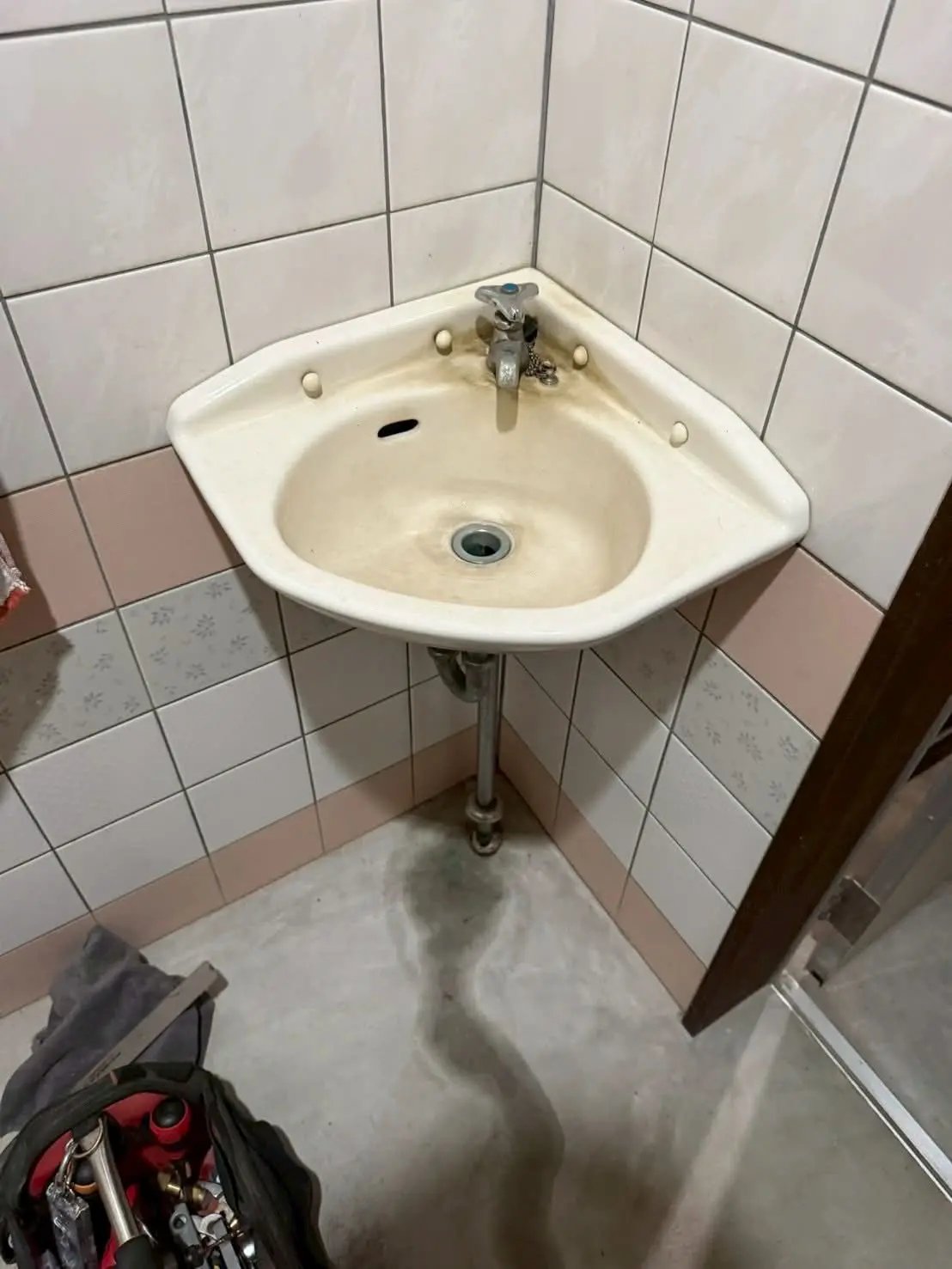 水道　水漏れ修理前